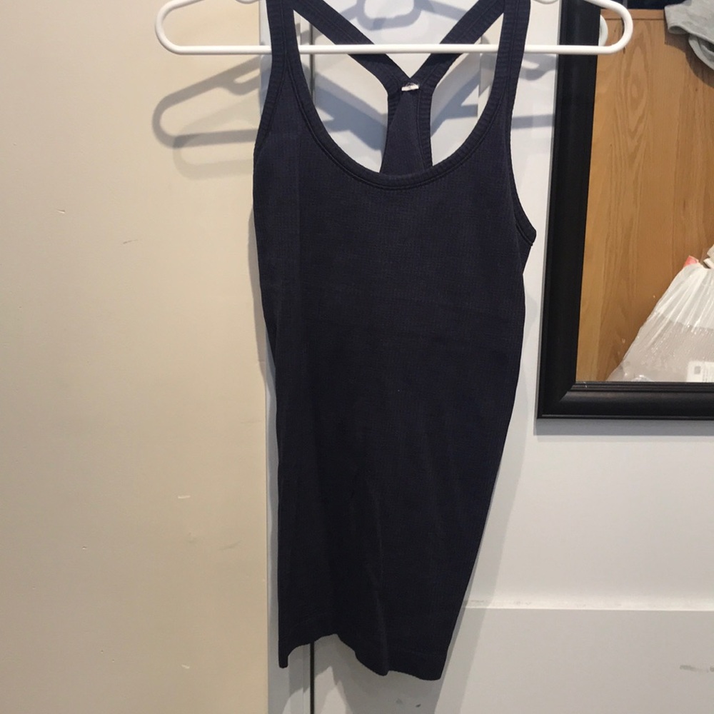 Lululemon workout top